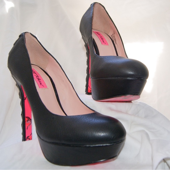Betsey Johnson Dita: Black Platform High Heel Pumps - Women's Fashion Heel - Picture 2 of 11